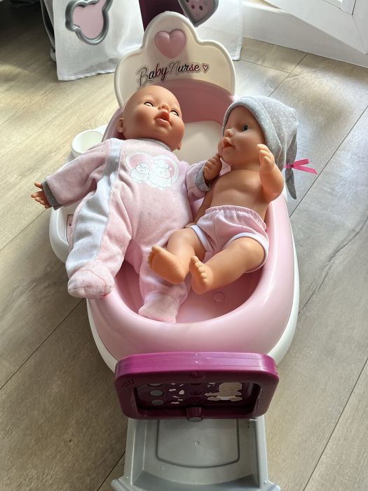 Lozeczko dla lalek oraz Lalki