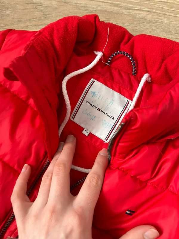 Pikowana czerwona kurtka tommy hilfiger 110 cm