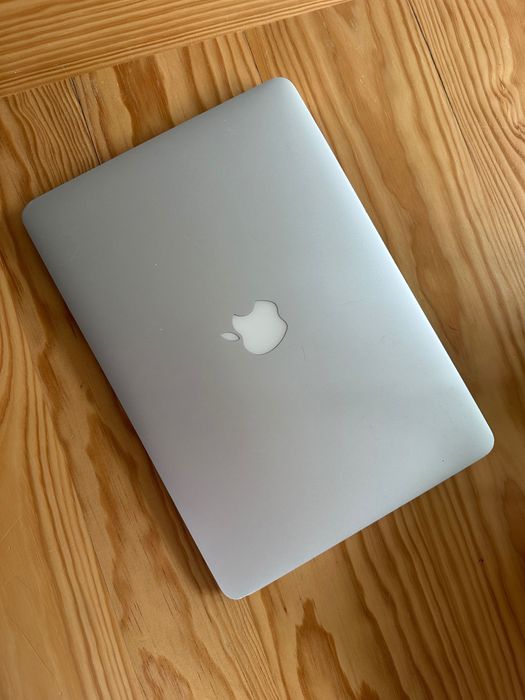 MacBook Air 13 1,6 GHz Intel Core i5 com dois carregadores