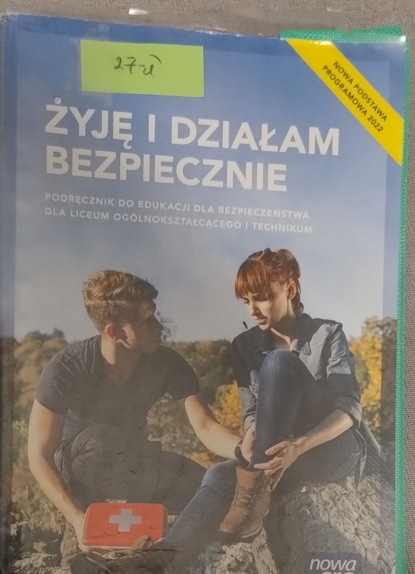 Książka do technikum i liceum żyję i działam bezpiecznie klasa 1
