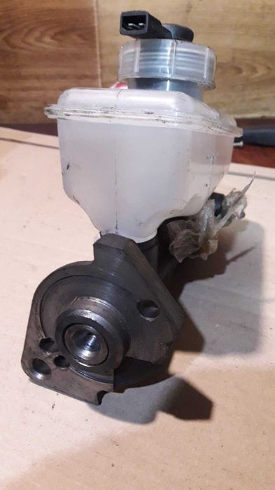 Продам главный тормозной цилиндр на ВАЗ 2108-099,2110-15