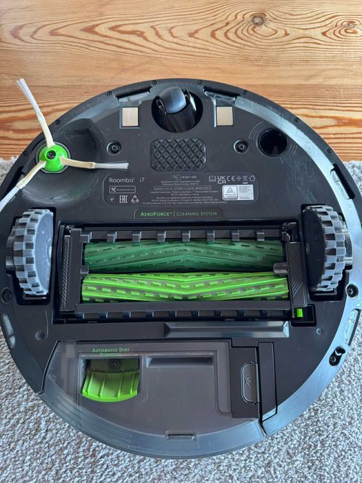 Aspirador iRobot Roomba i7+ (com Base de Descarga Automática)