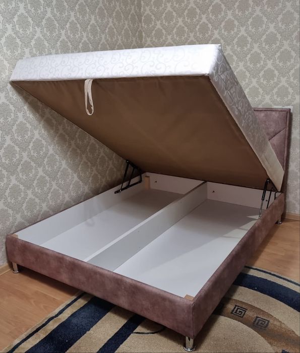 Продам двохспальне ліжко з підйомним механізмом і матрацом