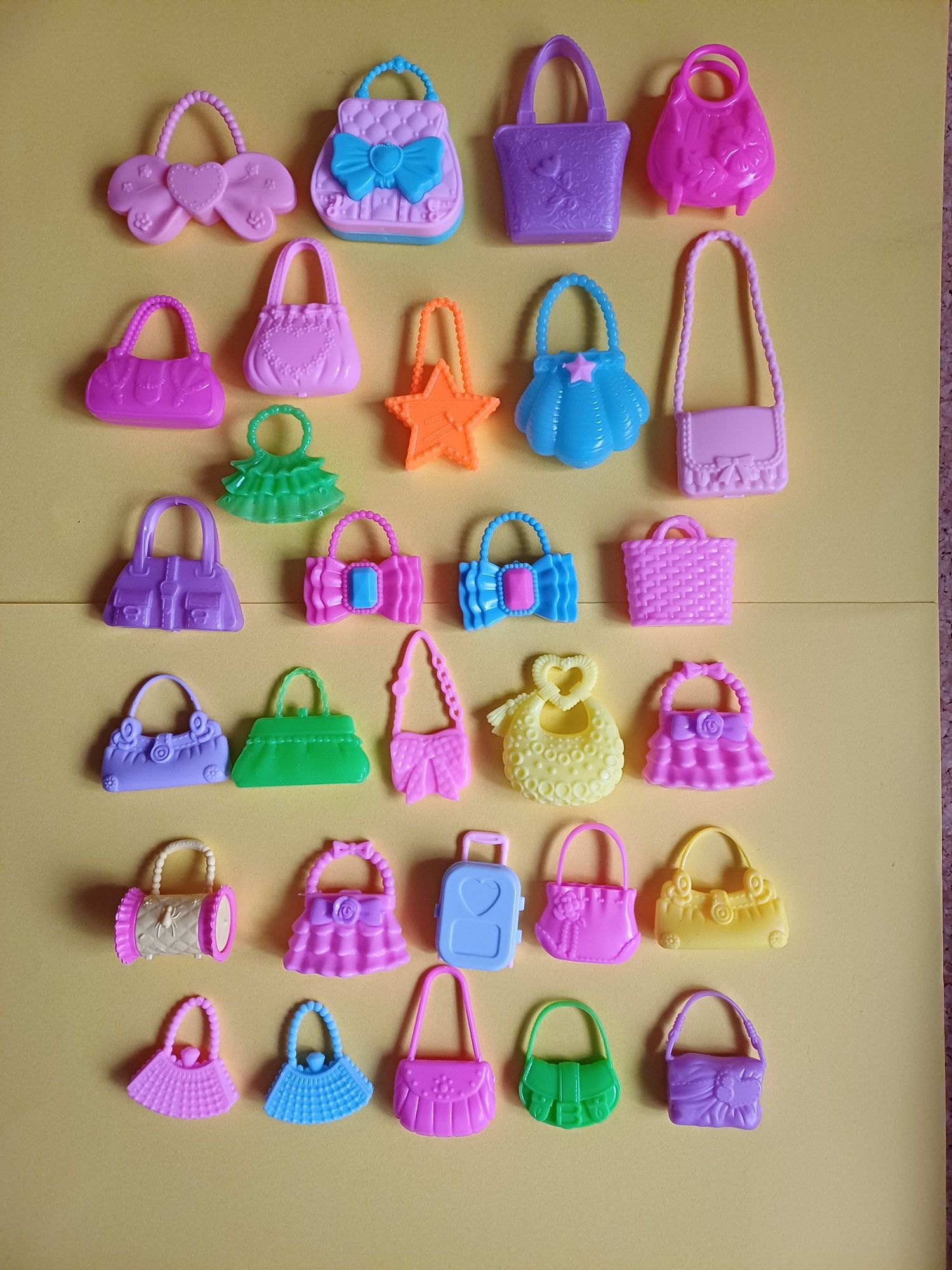 Barbie malas e carteiras, bonecas. 1,50€ cada