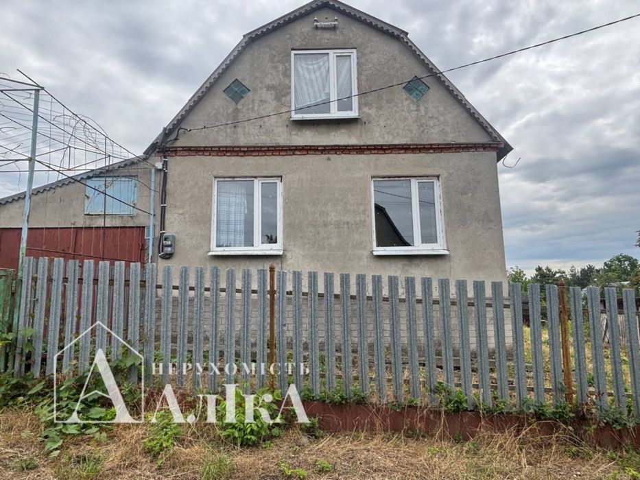 Продам дачний будинок