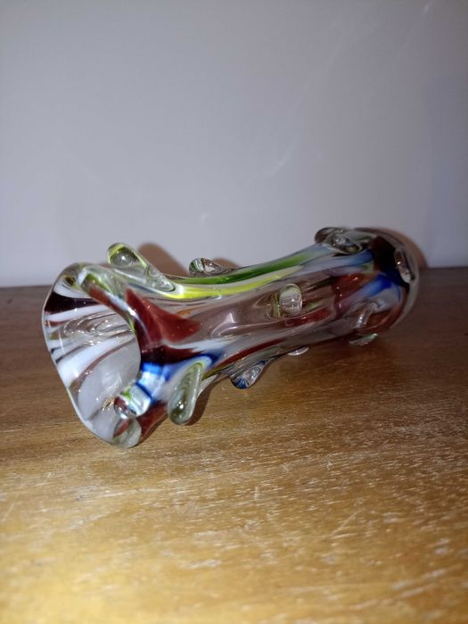 Sprzedam wazon, szkło kolorowe wys. 22 cm. Cena 80 zł.