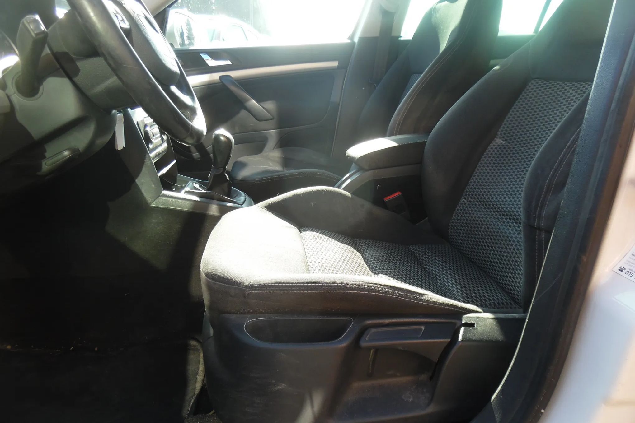Skoda Octavia 2010r, 1.6 TDI, 4x4, Lekko uszkodzony prawy przód i tył. Jeździ.