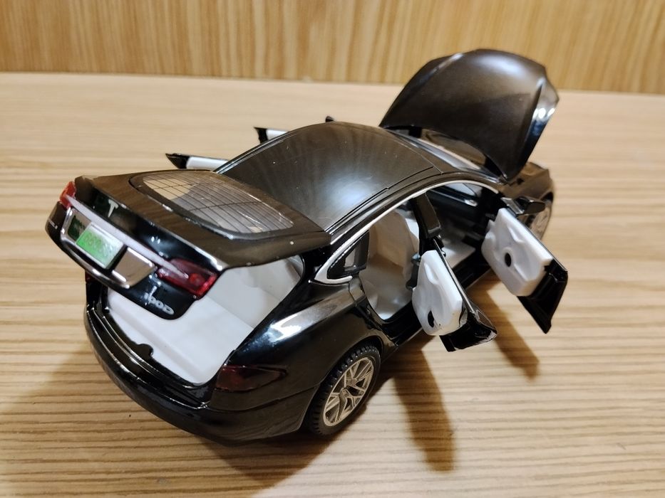 Модель Tesla model S 100d 1:32 Автопром металл свет звук инерция Тесла