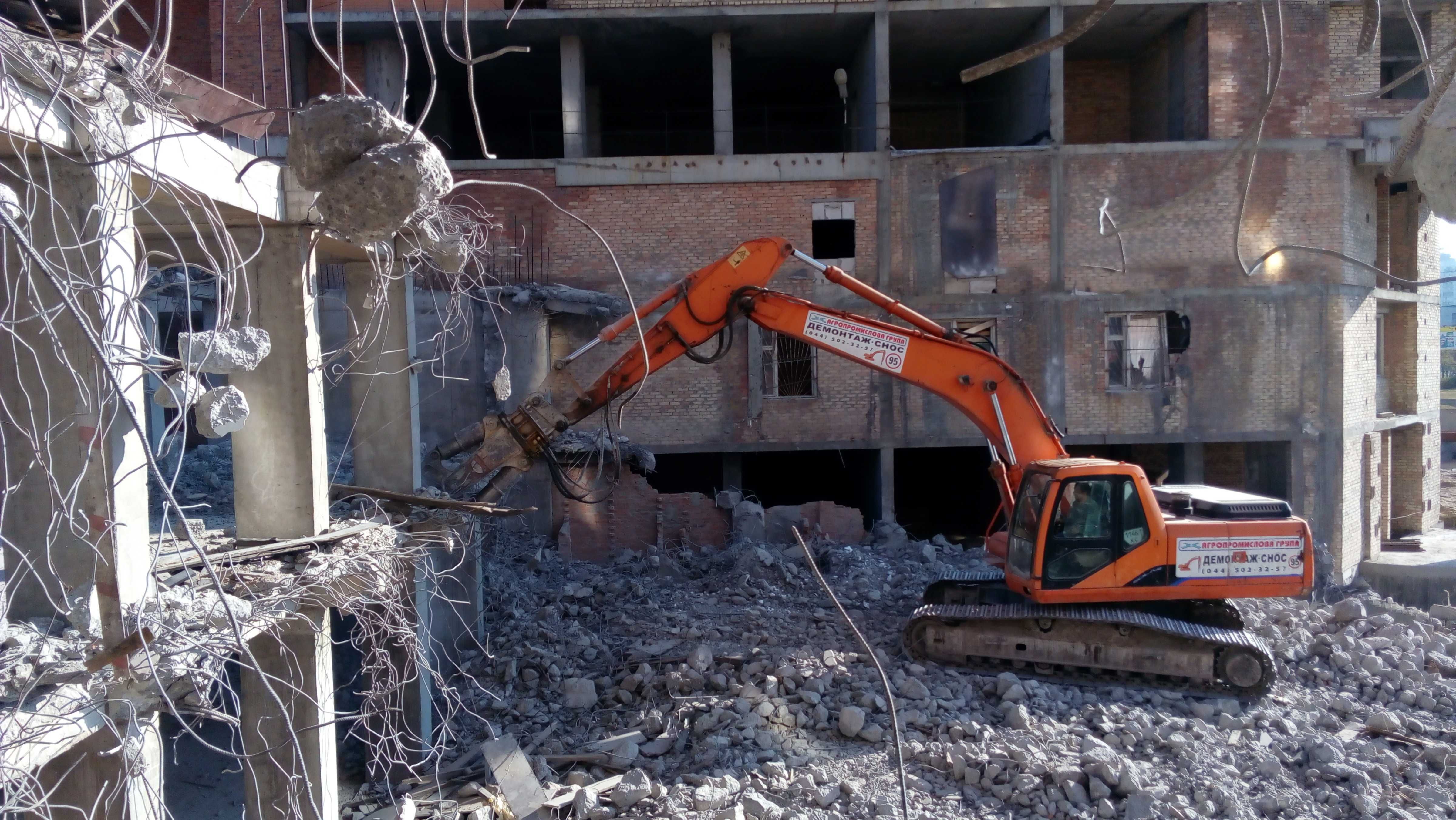 Демонтажные работы любой сложности в Киеве и Киевской обл