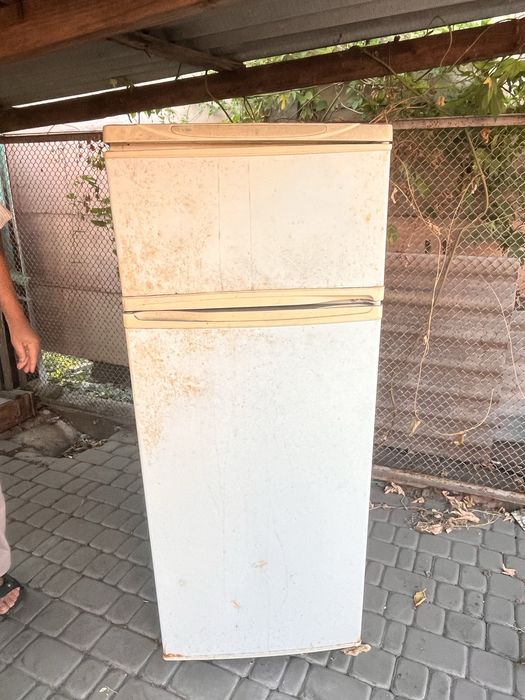 Холодильник б/у продам