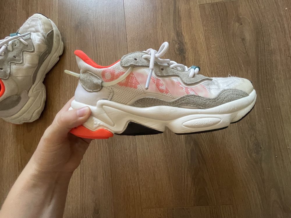 Кросівки жіночі Adidas в хорошому стані, 39 р