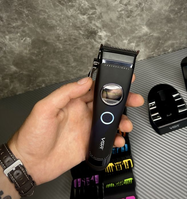 Машинка для стрижки VGR V-880C BLACK,11 насадок,LED|Док-Станція|