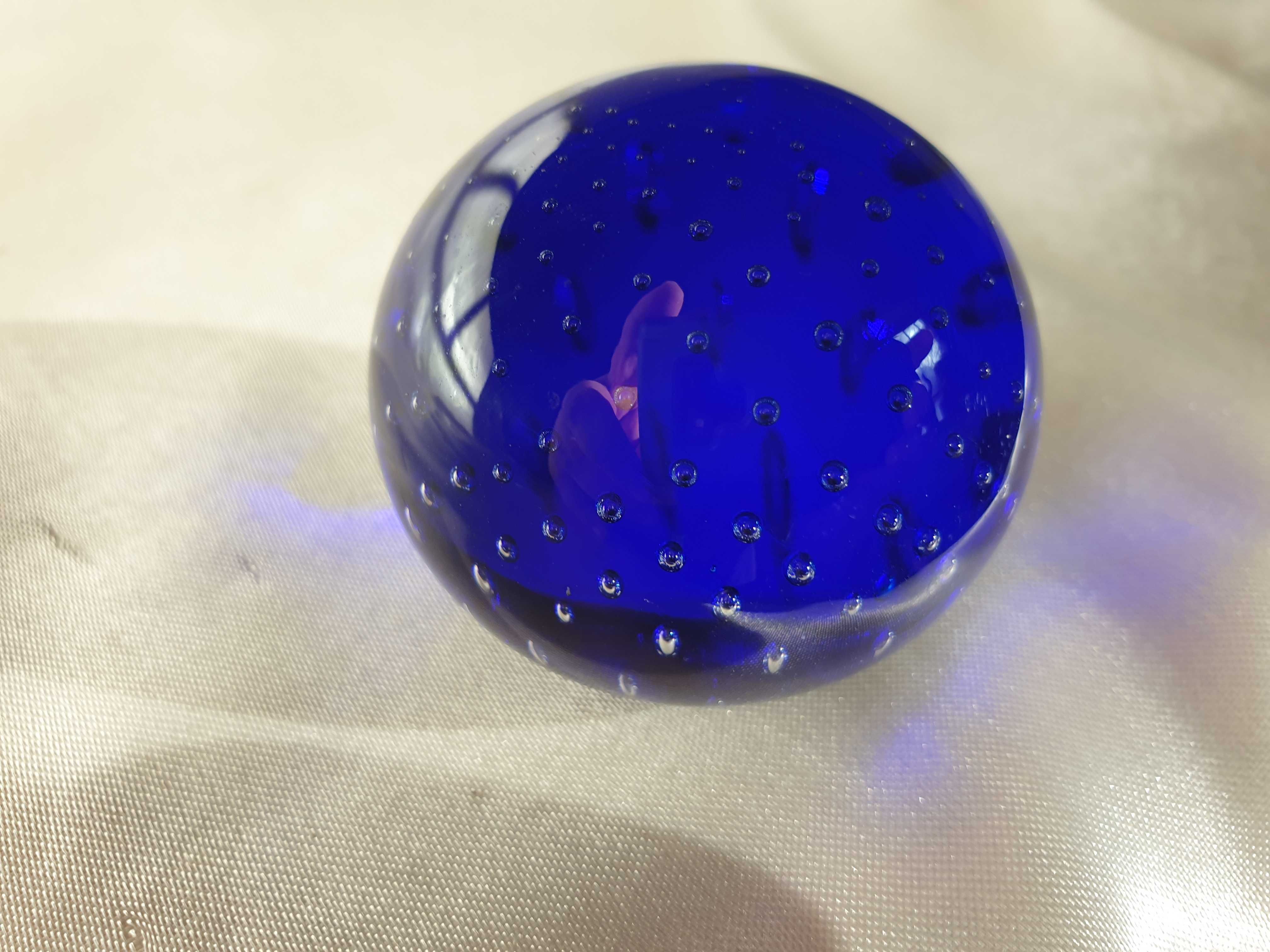 Pisa-Papéis Antigo em Cristal Azul
