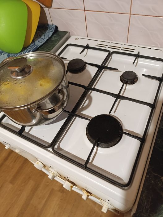 Продам плиту и чугунную батарею