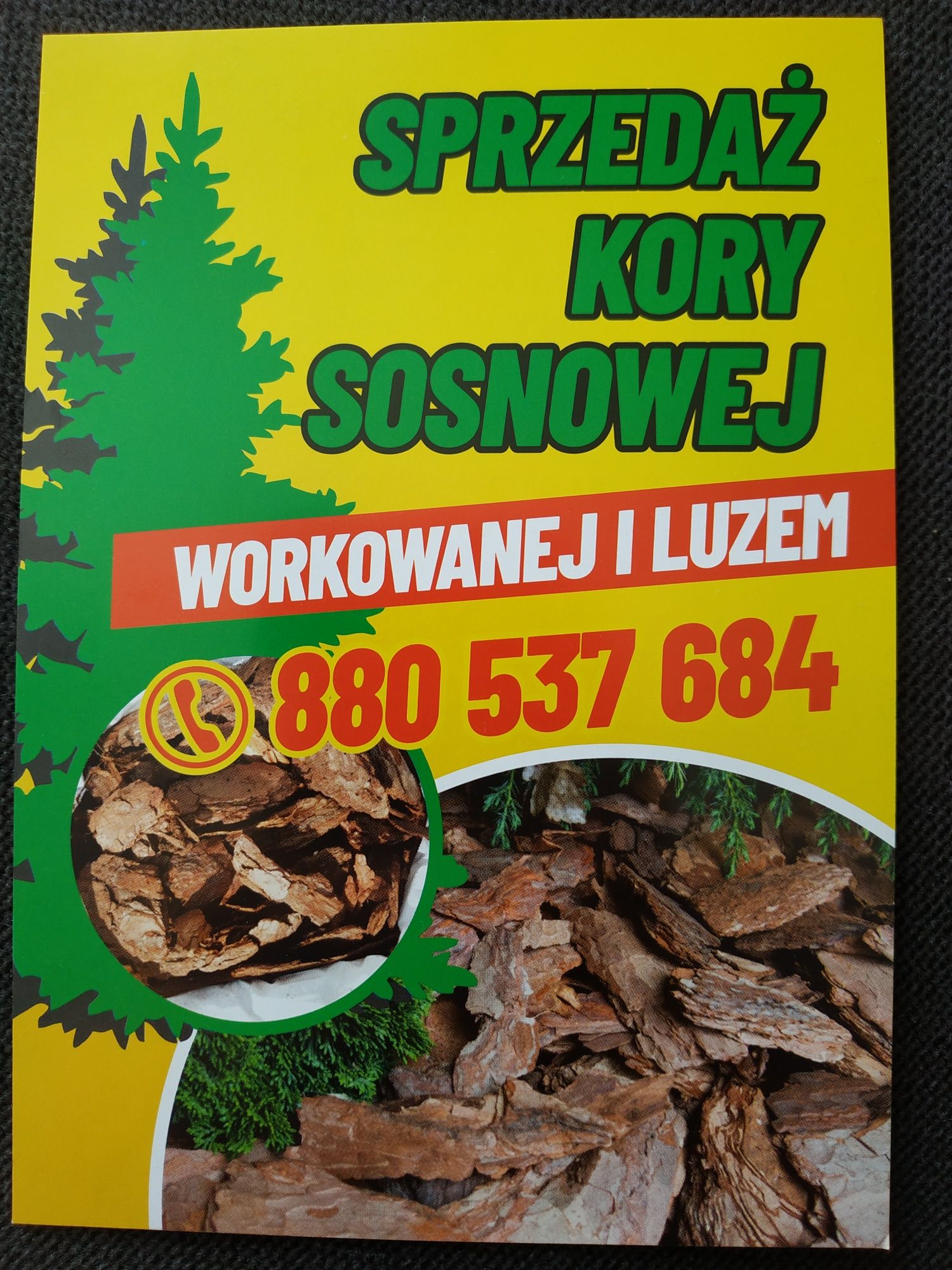 Kora sosnowa w workach i ziemia ogrodowa