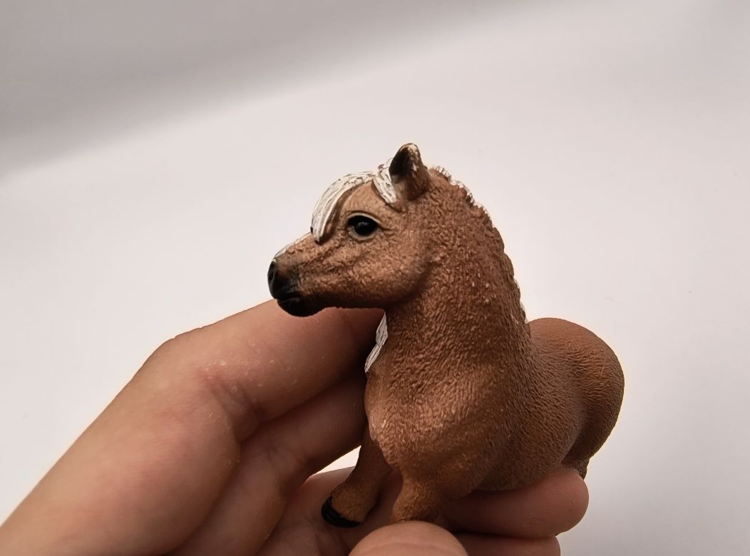 Koń figurka Schleich kuc klacz szetland z jeźdźcem i siodłem