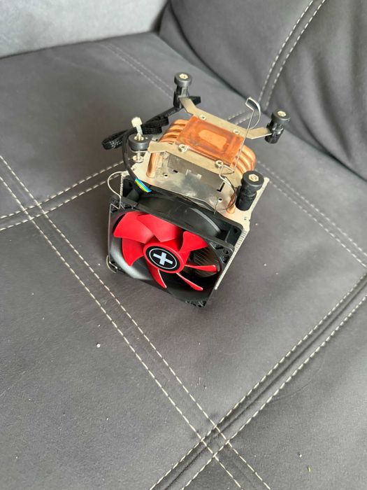 Кулер Башта башня потребує ставновлення нових ніжок!