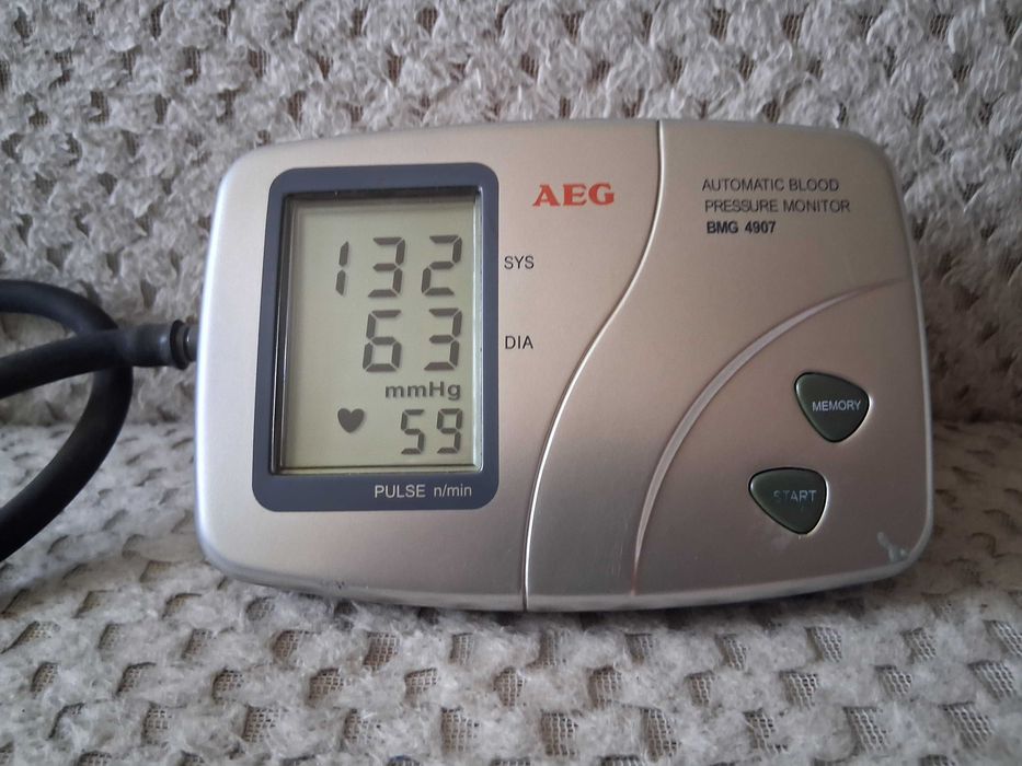 Ciśnieniomierz AEG
BMG 4907 + rękaw - mało używany