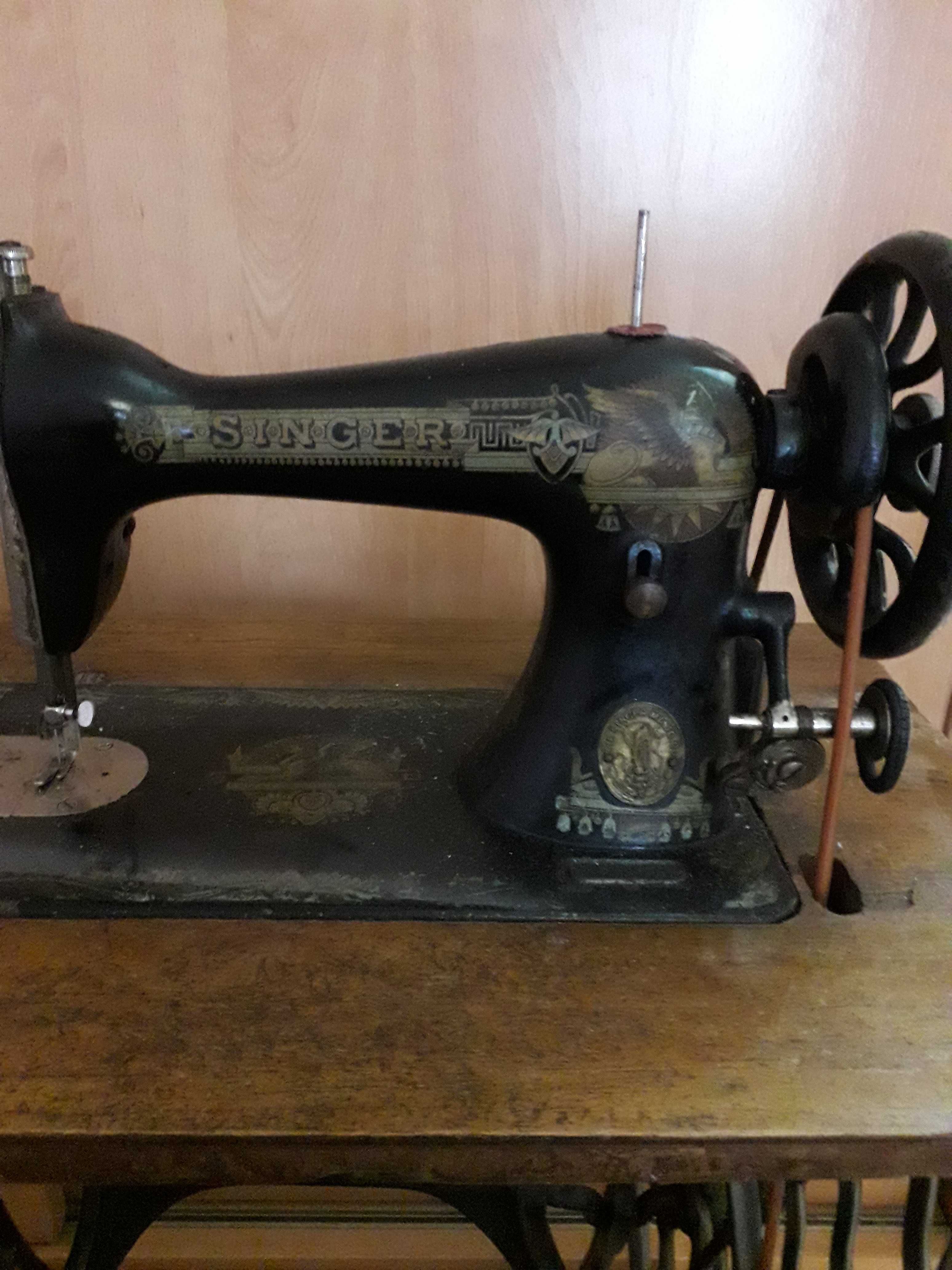 Máquina de costura Singer, (sem pés), Antiga, com Tampa