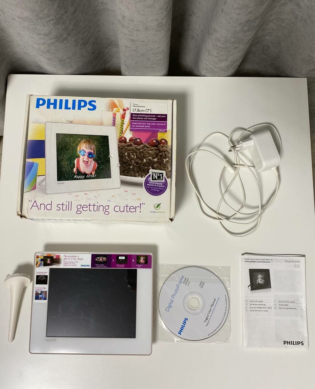 Цифровая фоторамка Philips Digital Photo Frame 17.8см SPF2327/10