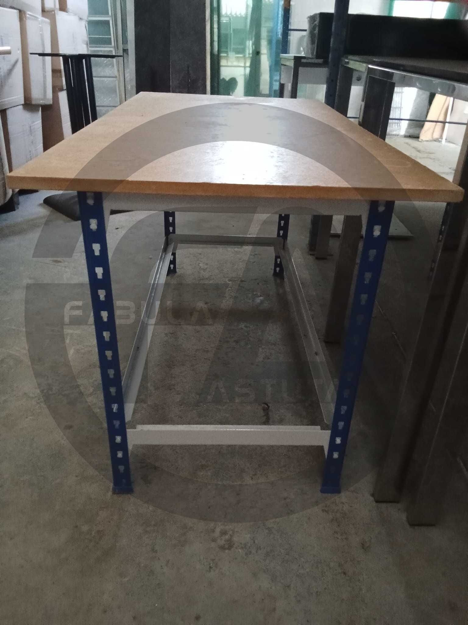 Mesa de Apoio para espaços de trabalho