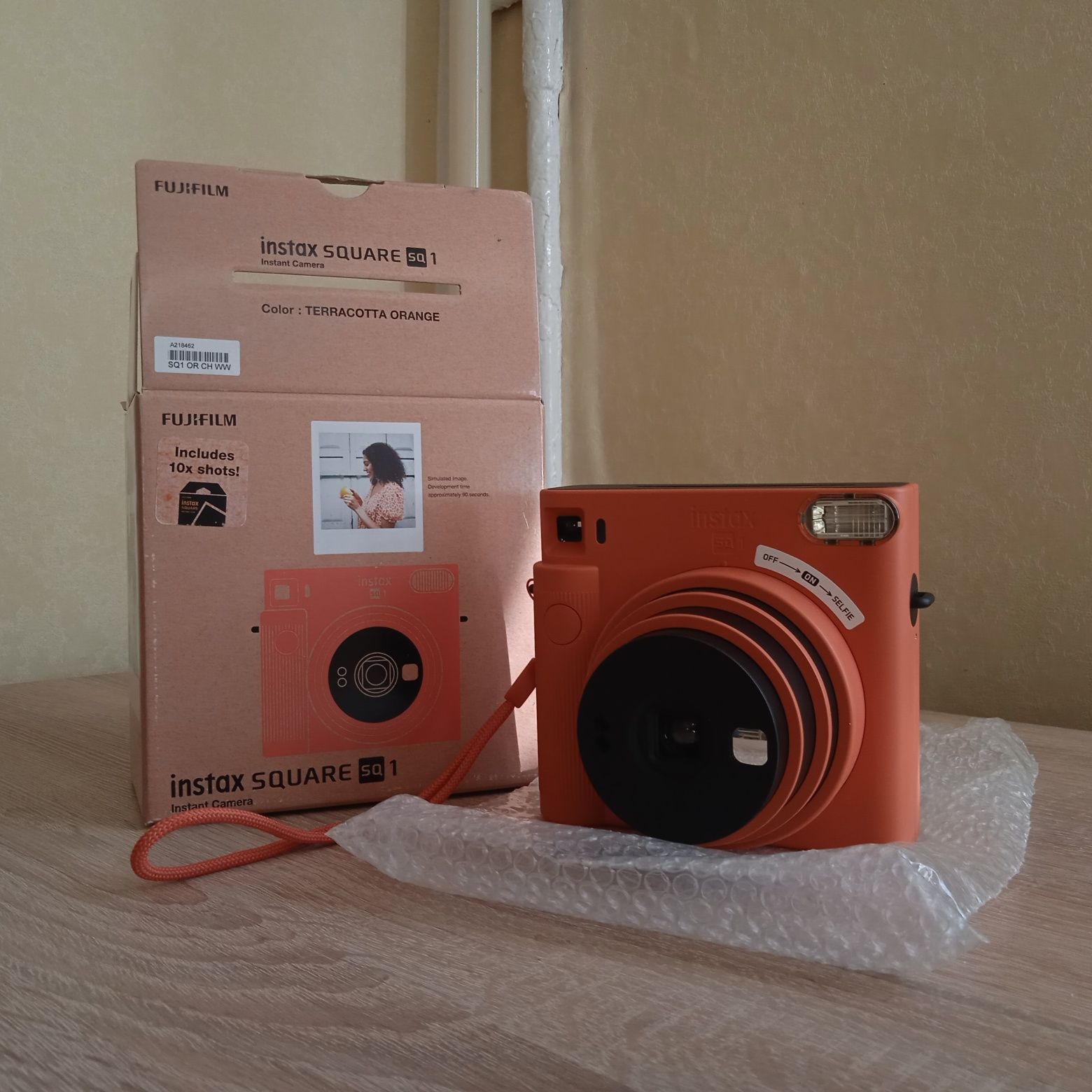 Фотокамера миттєвого друку Fujifilm instax square sq1 terracotta orang