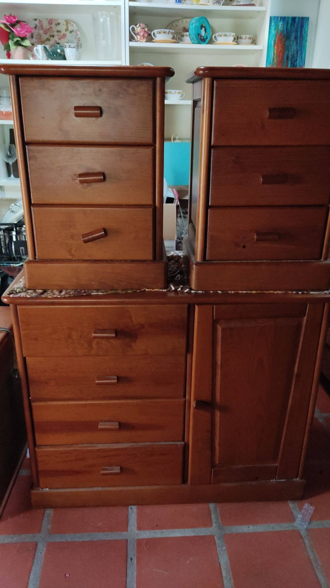 Cama casal,2 mesinhas de cabeceira e cómoda