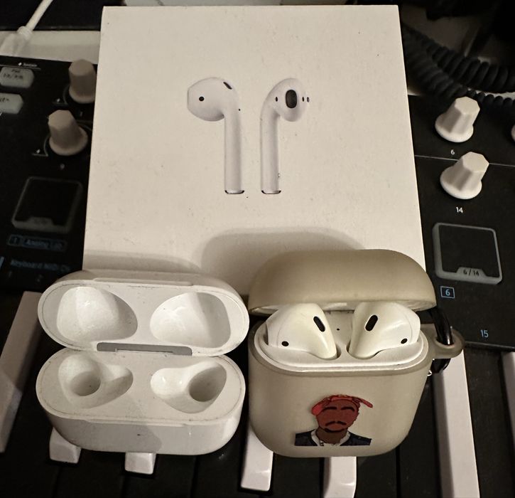 Airpods2 и Airpods 3 magsafe Кейс оригинал!A2566 комплект!