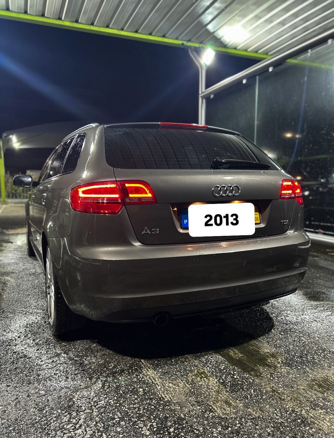 Audi A3, 2013 com
180.000 km, Impecável!