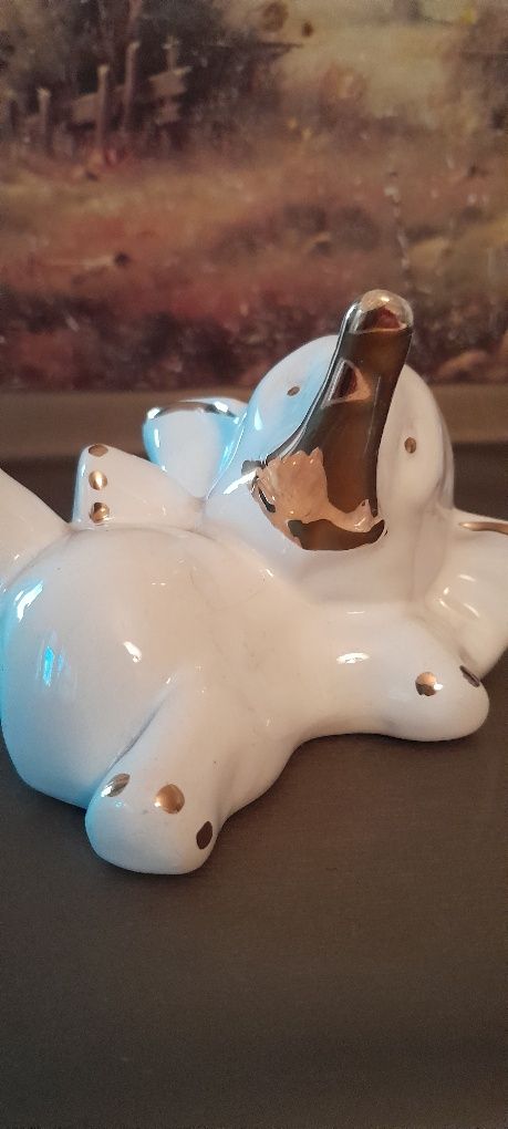 2 białe porcelanowe slonie- tata i synek