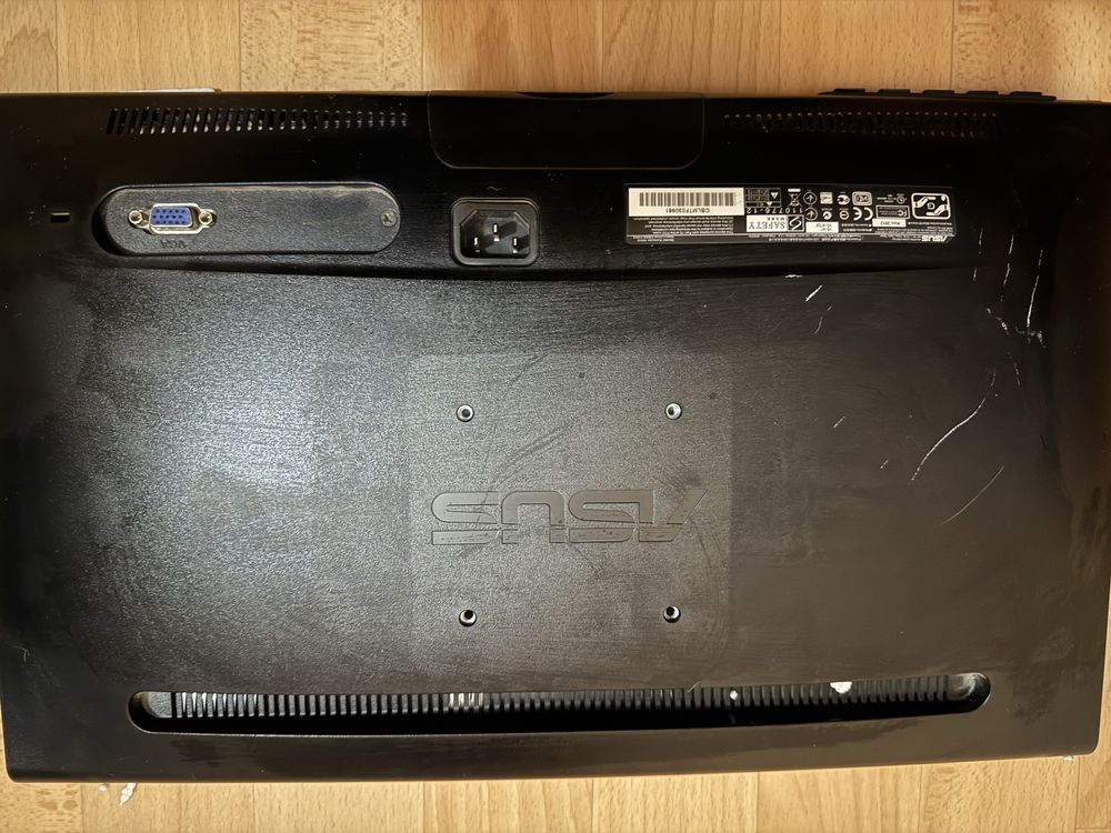 Монитер Asus 15’