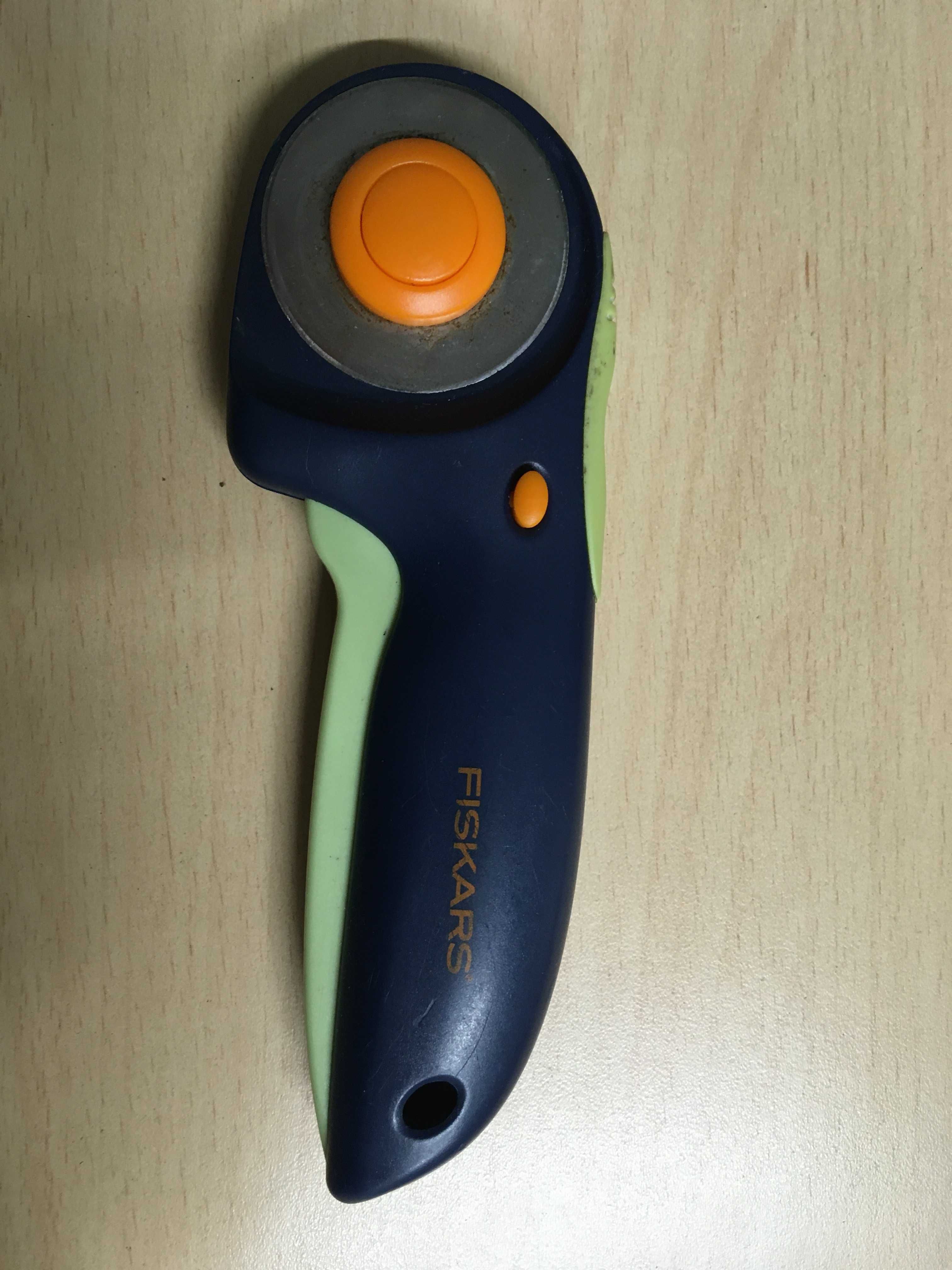 Nóż obrotowy Fiskars nożyk