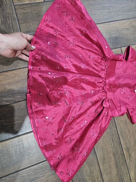 Śliczna okazjonalna sukienka rozmiar 12-18 miesięcy/.