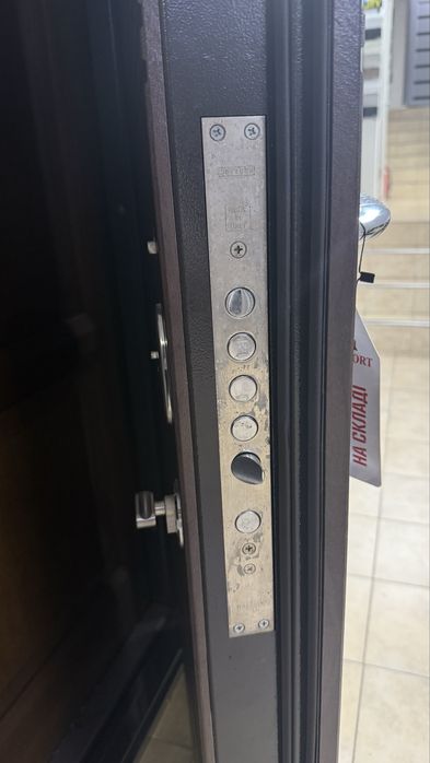 Вхідні двері в дубинок/квартиру REDFORT