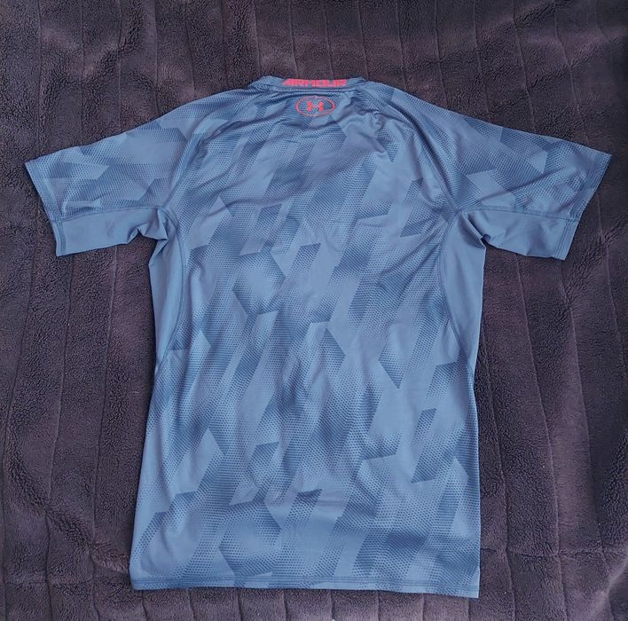 Футболка фірми under armor оригінал 

Розмір по бірці: XL /S

Привезен