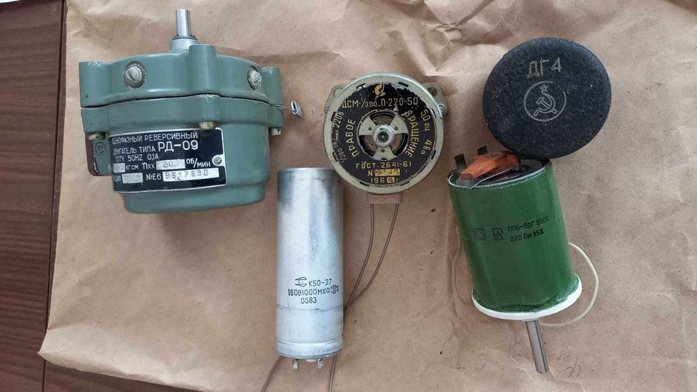 Амперметры, блок питания Електроника, электродвигатели