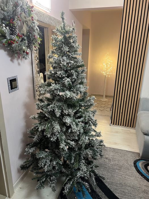 Choinka ośnieżona 180 cm