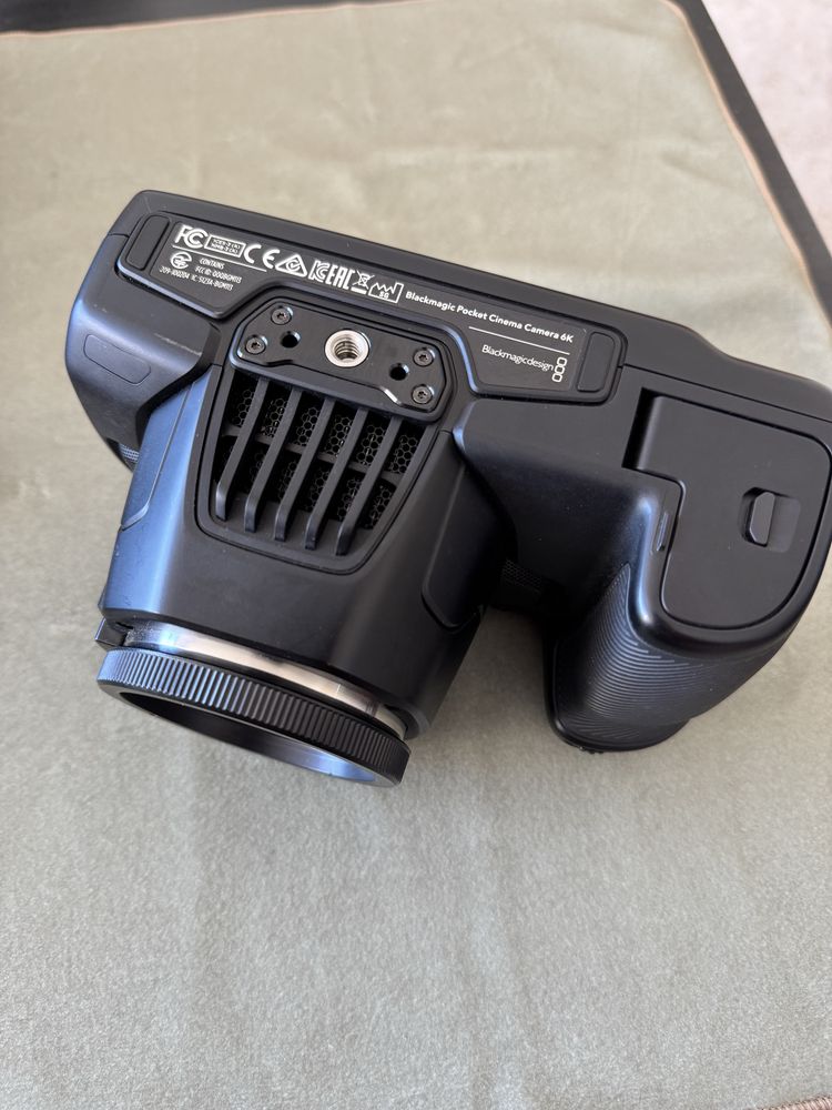 Blackmagic pocket cinema camera 6k + cage smallrig e acessórios