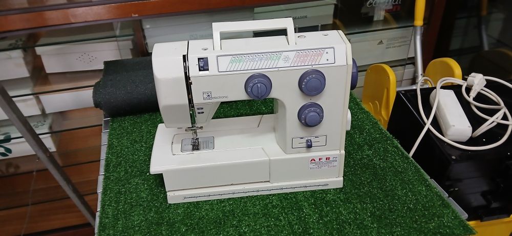 Máquina de  costureira