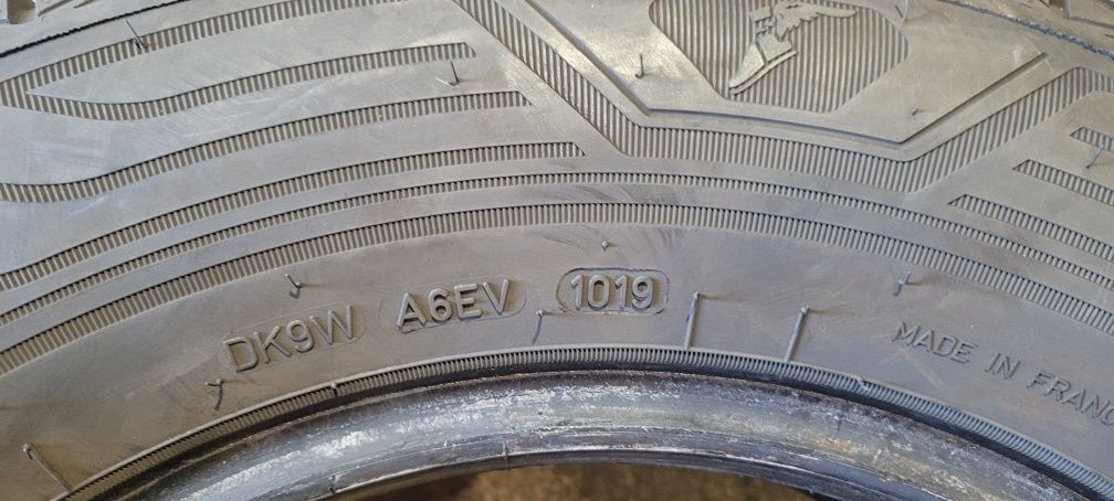195/70r15C 104/102S Goodyear Vector 4Seasons Cargo ładne.