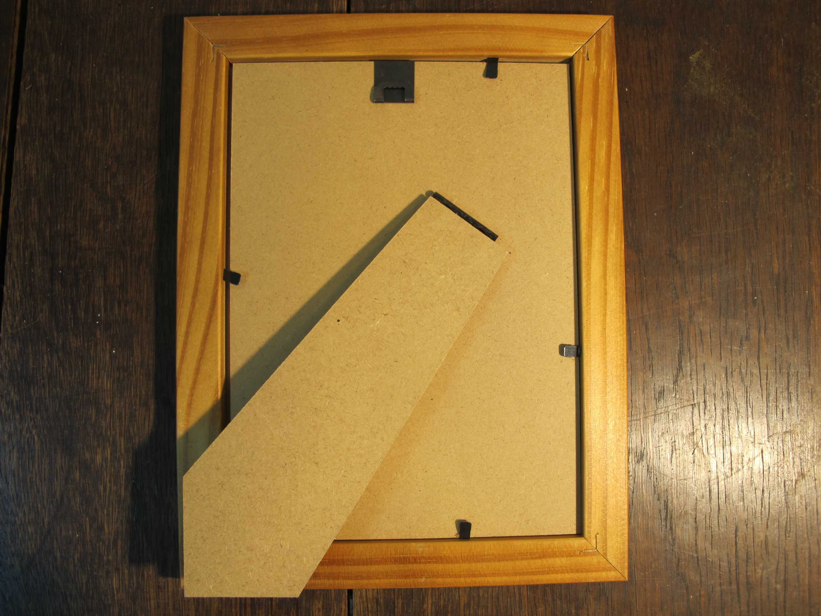 Ramka drewniana na zdjęcia 10x15 do postawienia powieszenia, z szybką