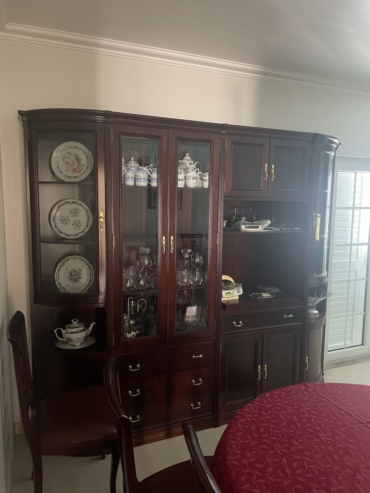 Móvel de sala / Cristaleira em madeira maciça