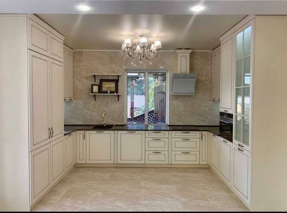 Срочно продам две одинаковые люстры!!!