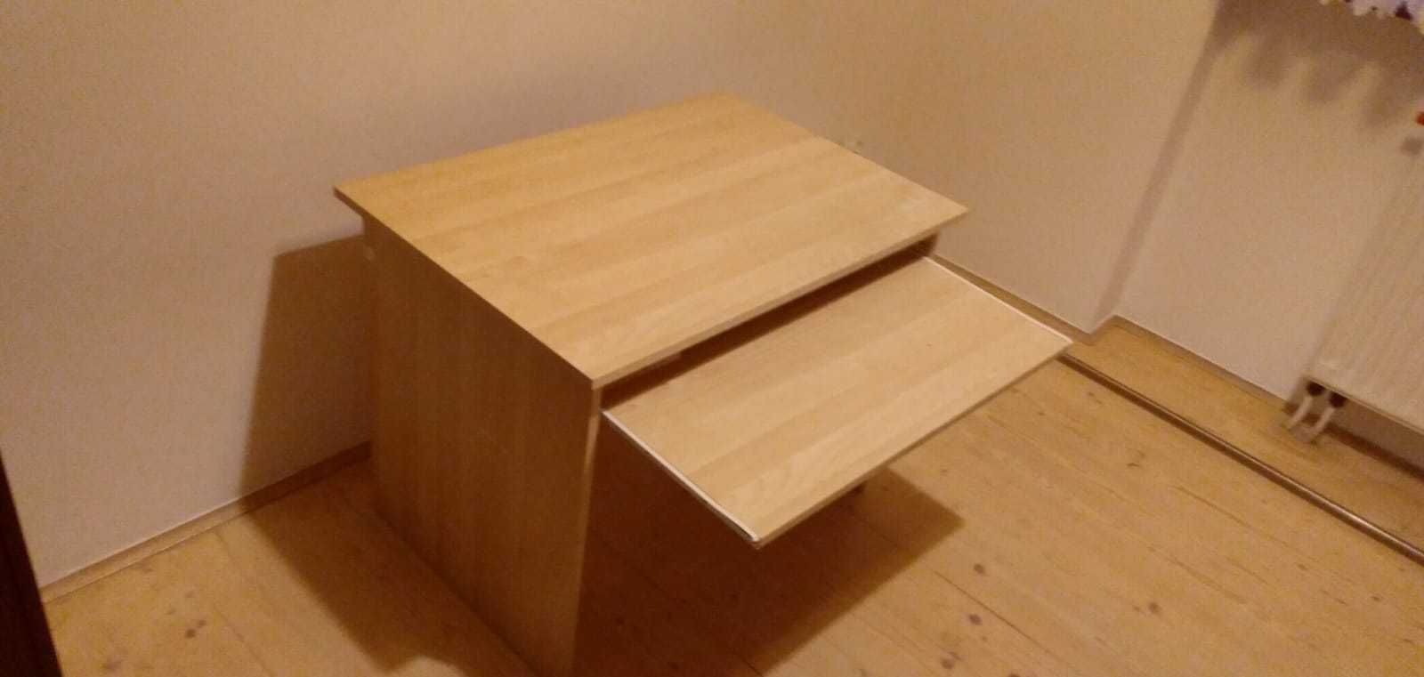 Biurko pierwszoklasisty do odrabiania lekcji porozkręcane