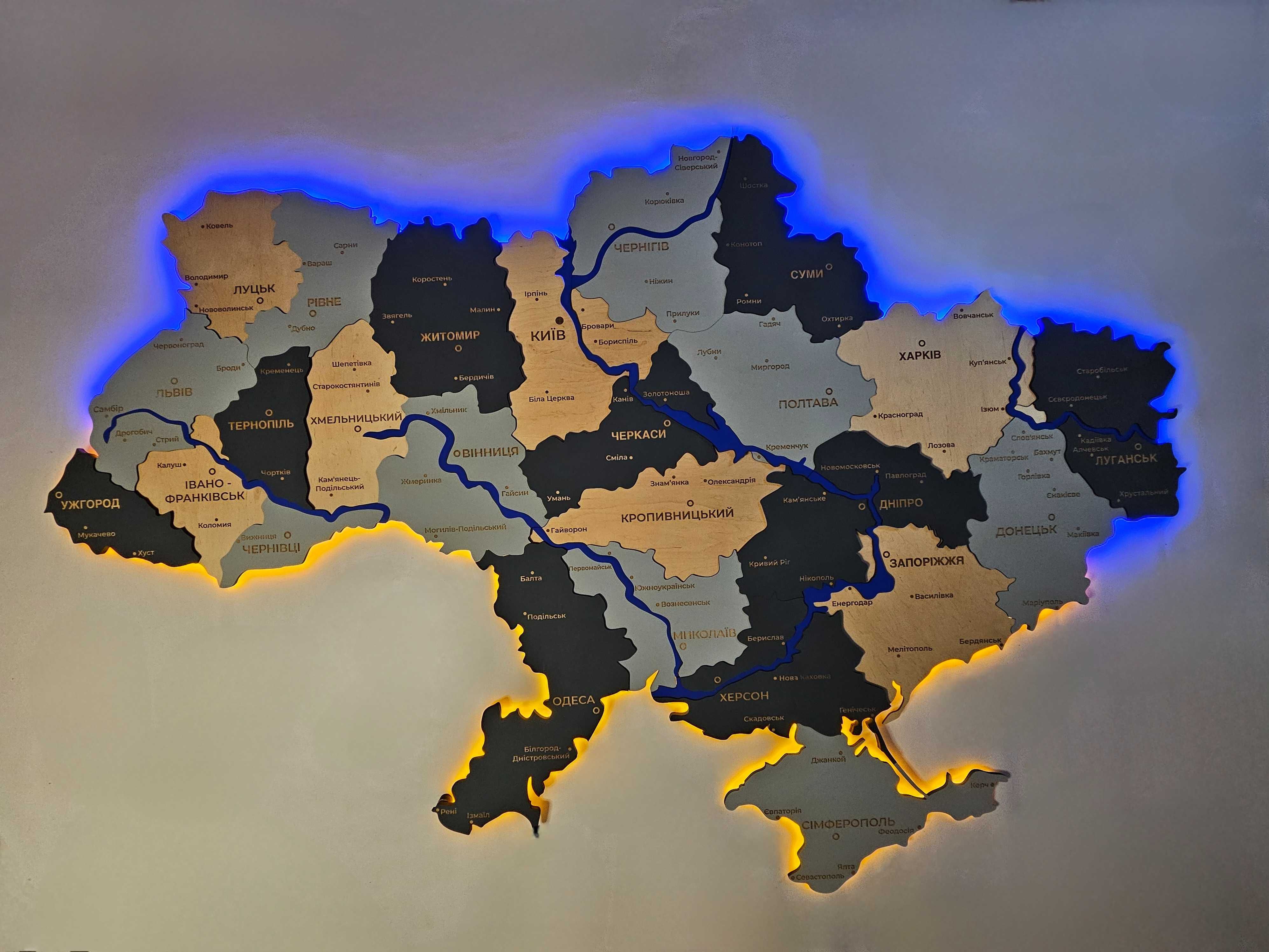 Дерев'яні карти світу і України