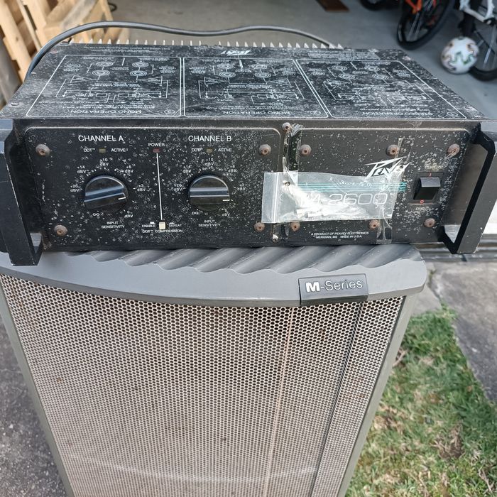 Colunas JBL M330