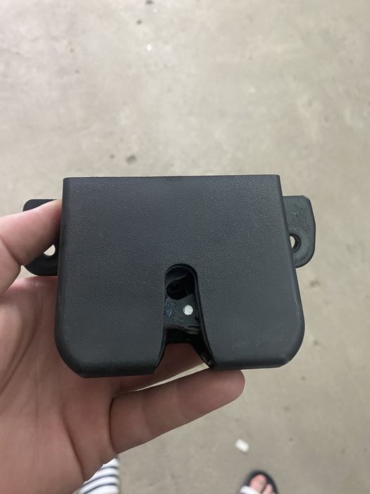 Замок на ляду Tucson 2016 рік замок кришки багажника