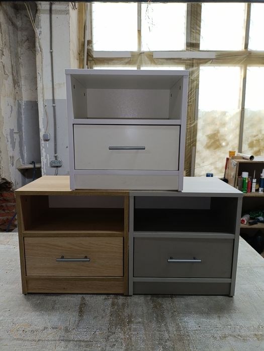 Тумби приліжкові.