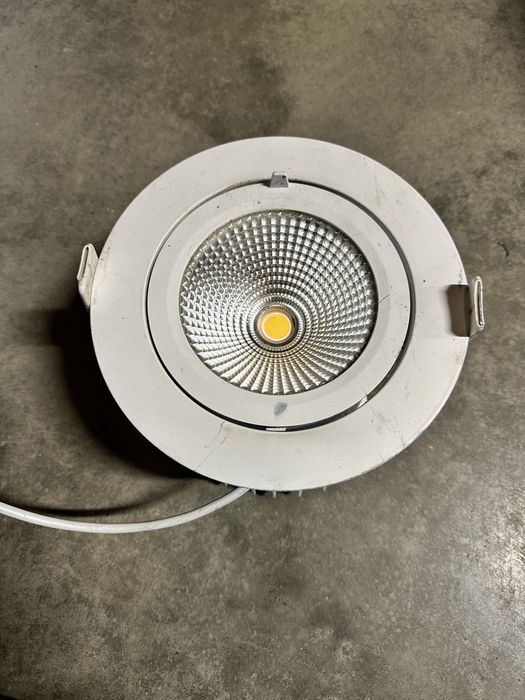 Lampa led halogen podswietlenie ekspozycji