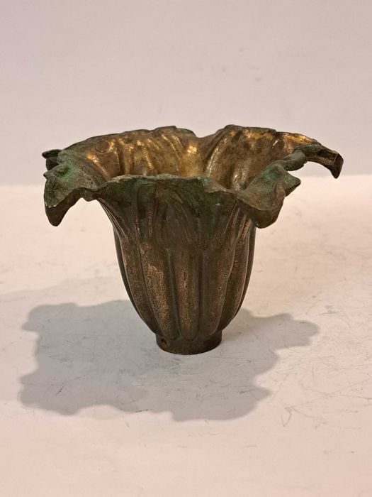 Розетка бронзовая, деталь от светильника - латунь.